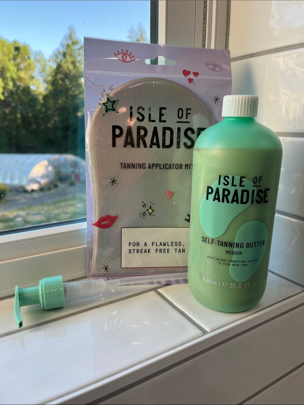 Isle of Paradise Self-Tanning Butter in the shade Medium